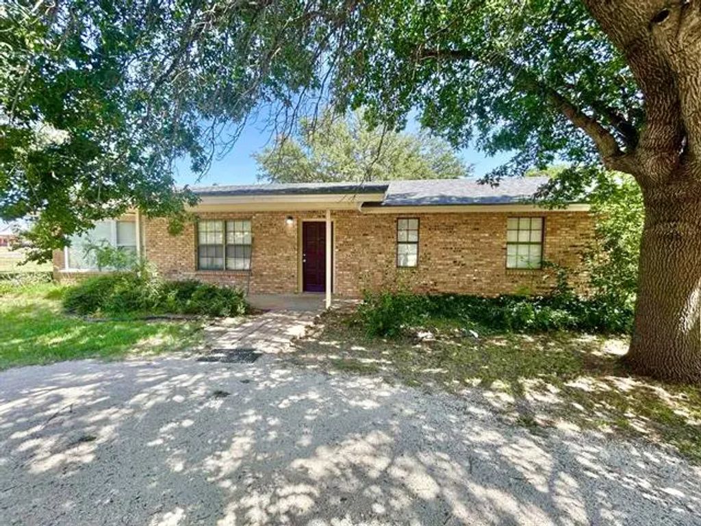 22 Alamo Drive, Tuscola