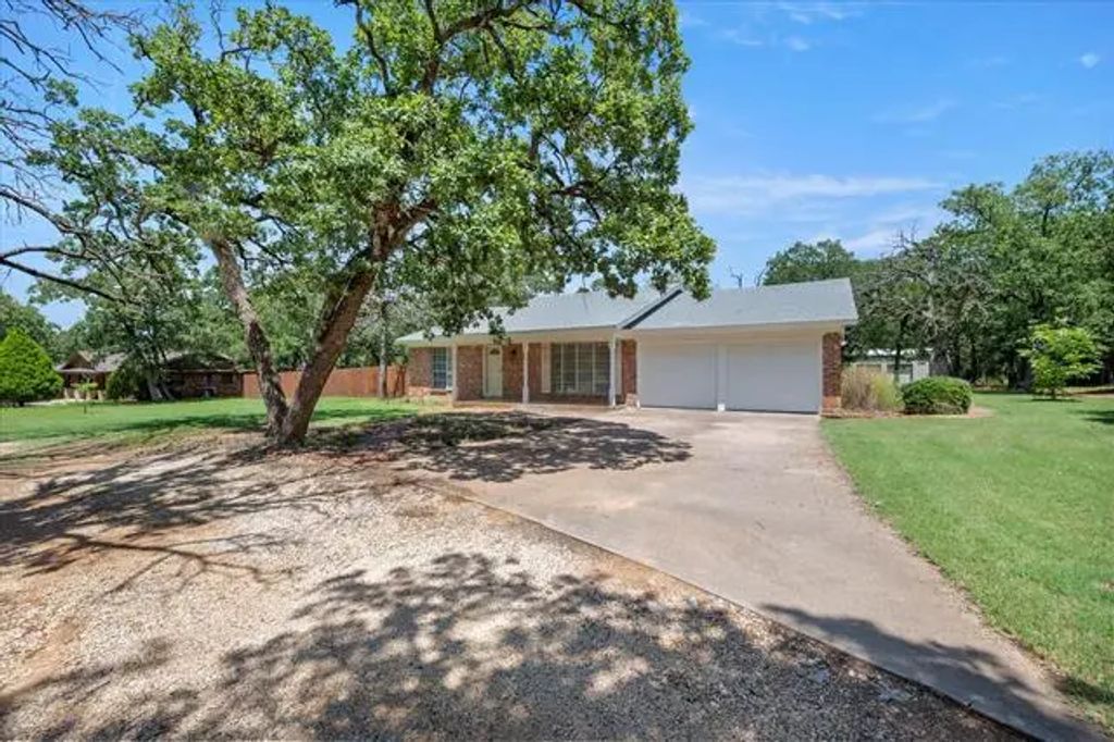 209 Circle Drive, Alvarado