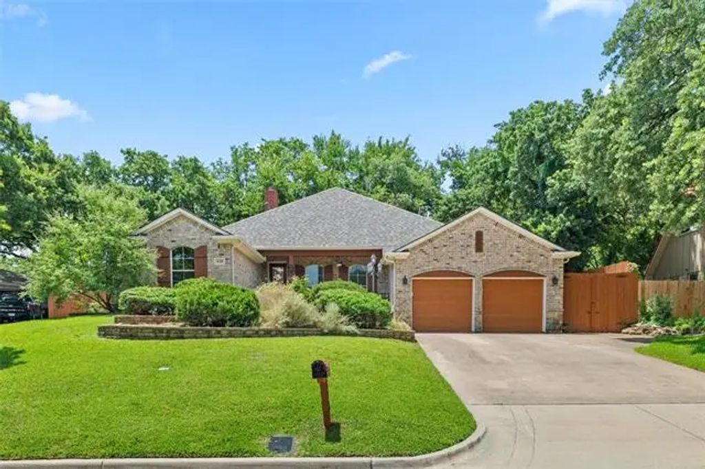 628 Merrill Drive, Bedford
