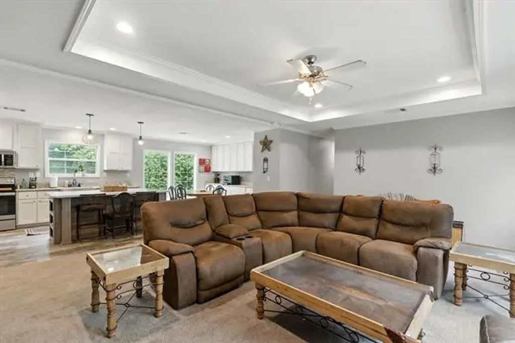 726 Highland Circle, Springtown