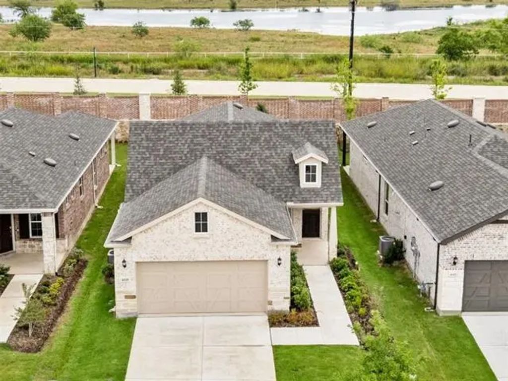 4325 Woods Court, Celina
