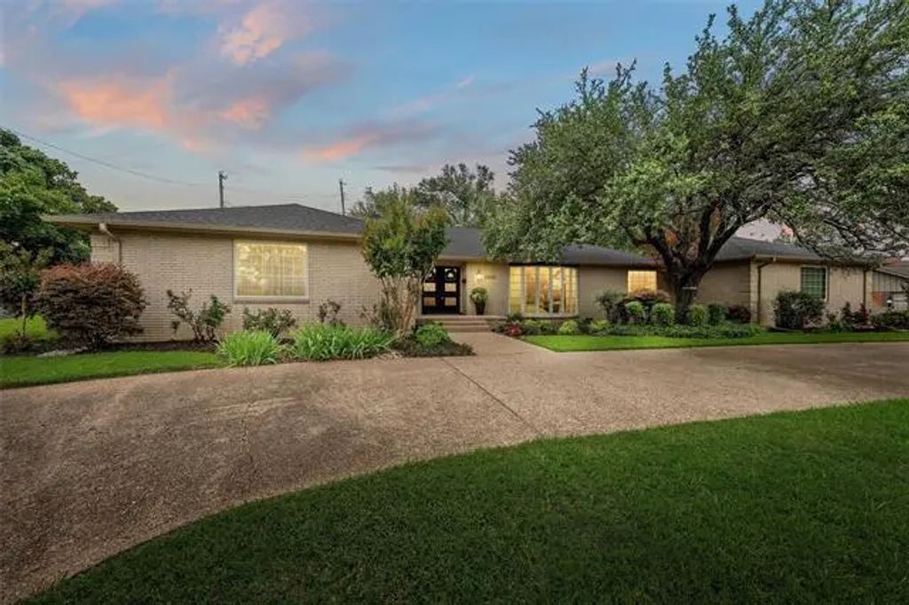 5925 Mount Rockwood Circle, Waco