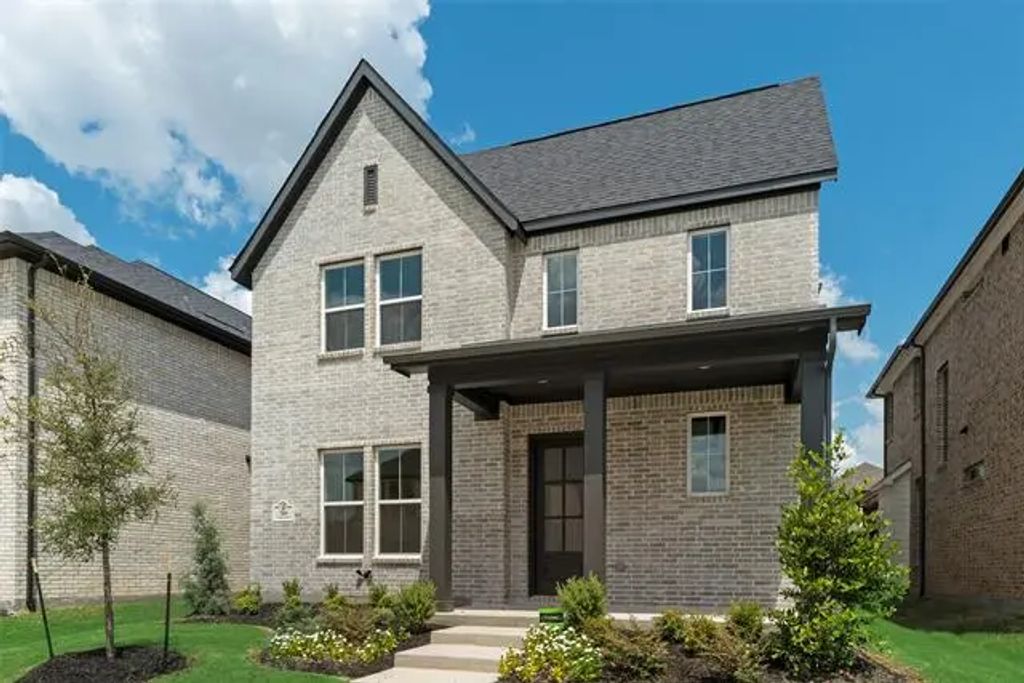 709 Fieldcrest Street, Celina