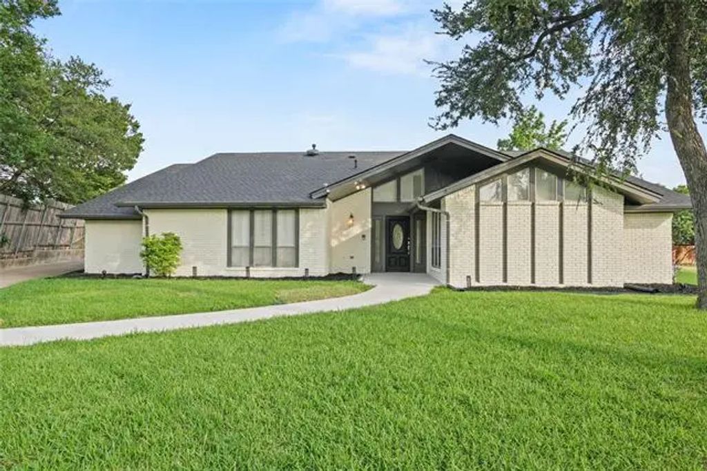 1902 Wiggs Way, Garland