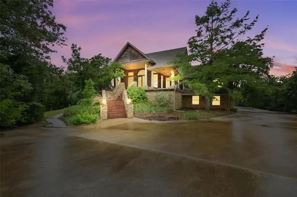 661 Diamond Point Drive, Oak Point