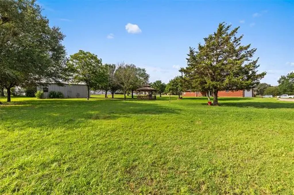 1419 Hinchliffe Road, Mexia