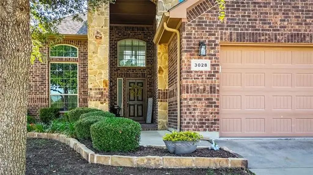 3028 Maple Creek Drive, Fort Worth
