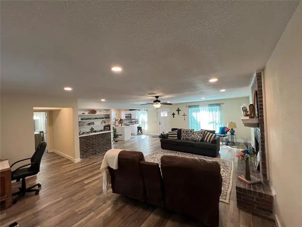 1203 Mountainside Drive, Granbury
