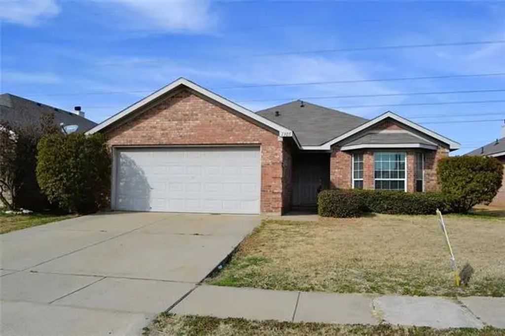 1305 Sierra Blanca Drive, Fort Worth