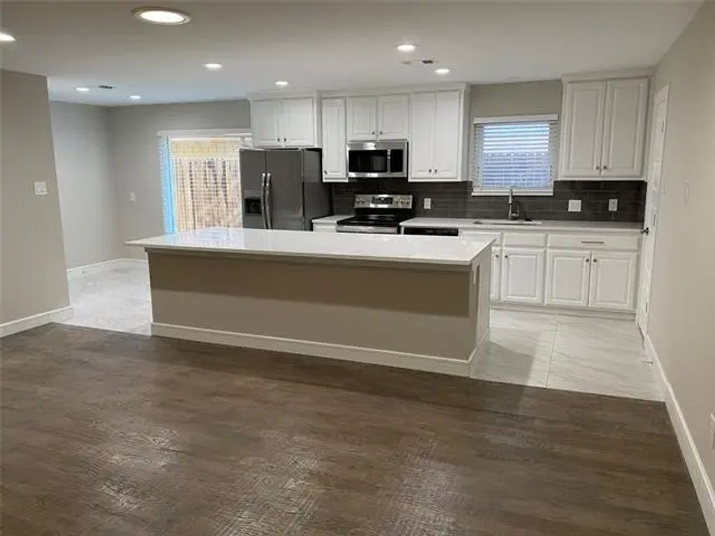 213 E Scotland Drive, Irving