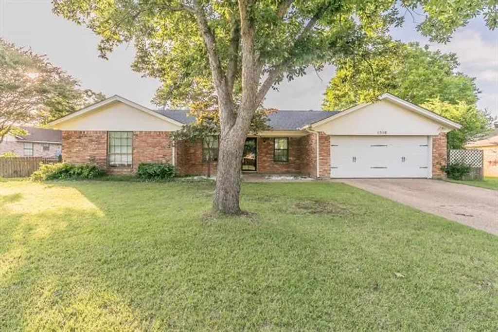 1510 Surry Place Drive, Cleburne