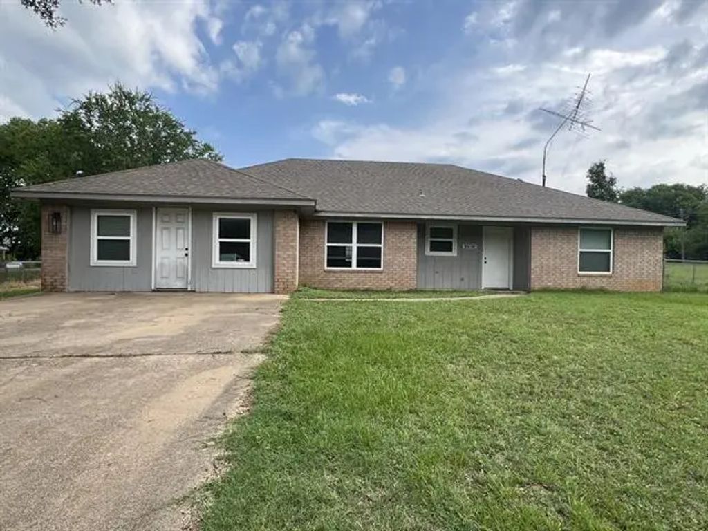 650 W Ohio Street, Van