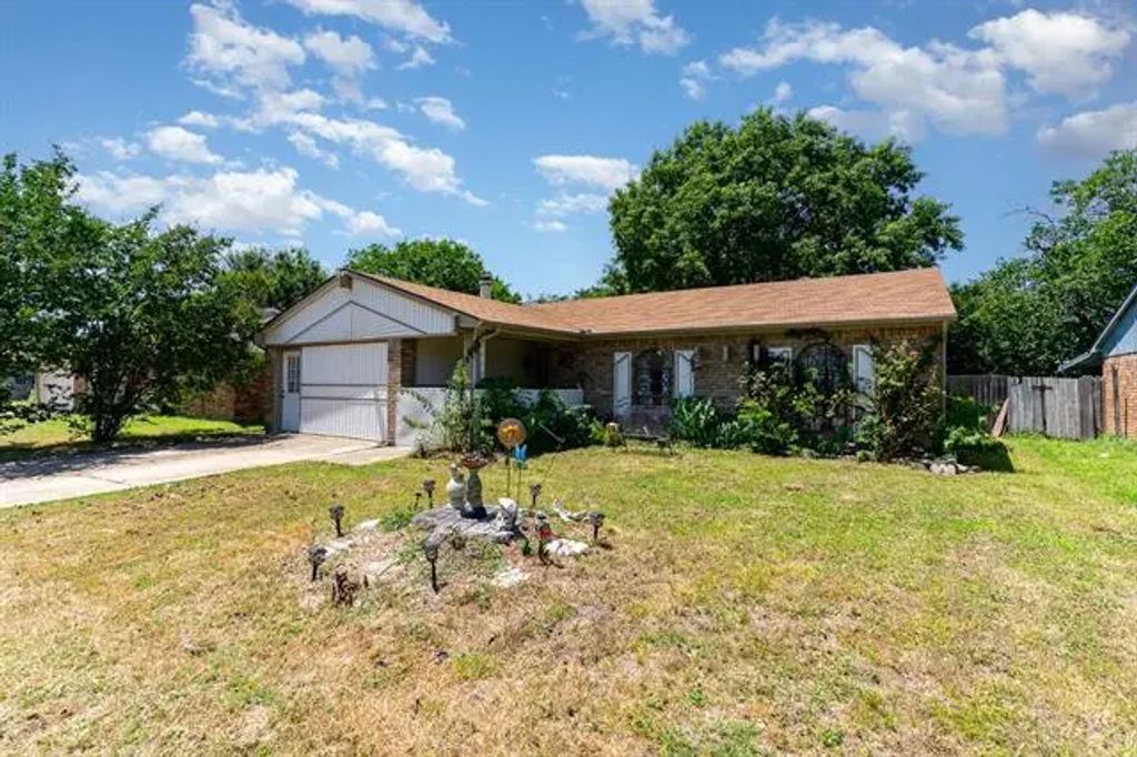 1502 Santa Fe Trail, Grand Prairie