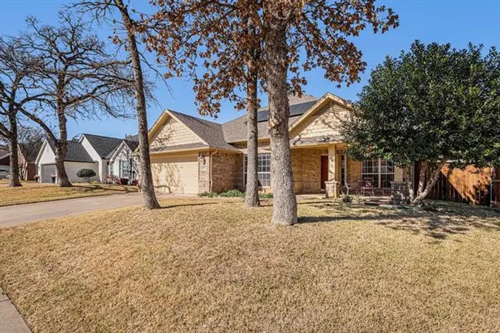 813 Royal Oak Lane, Burleson