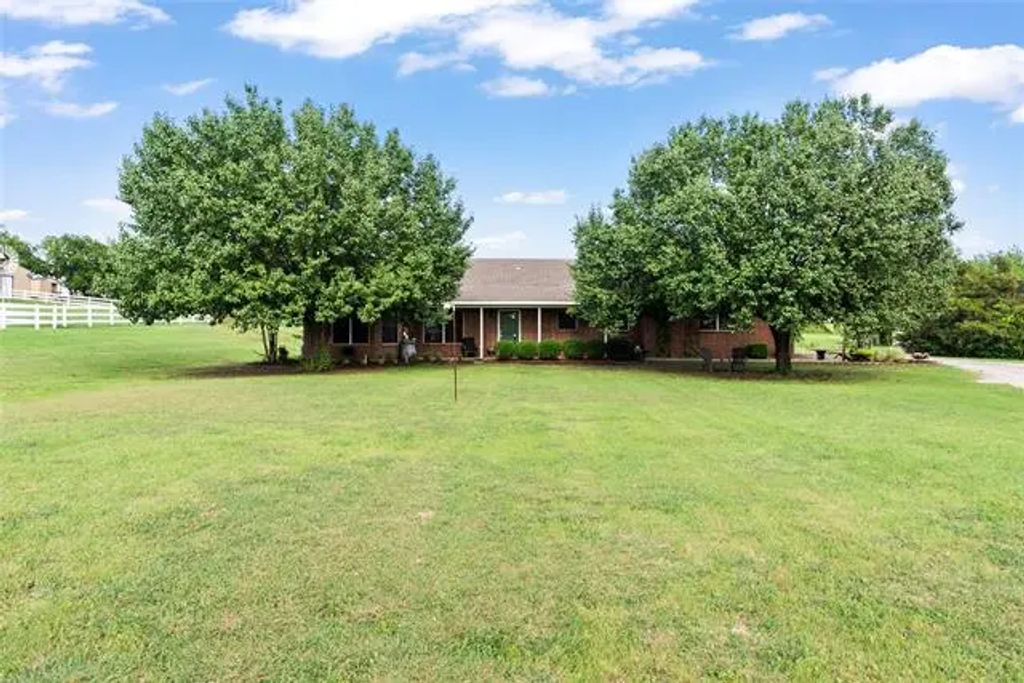 6562 Canyon Road, Sanger