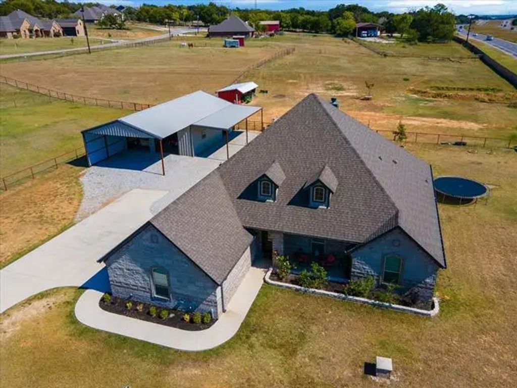 100 Mike Thornton Court, Weatherford