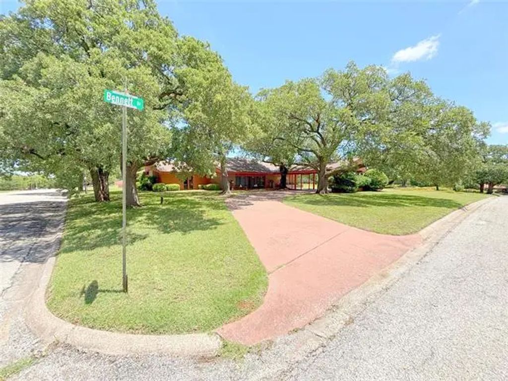 905 Bennett Drive, Bowie