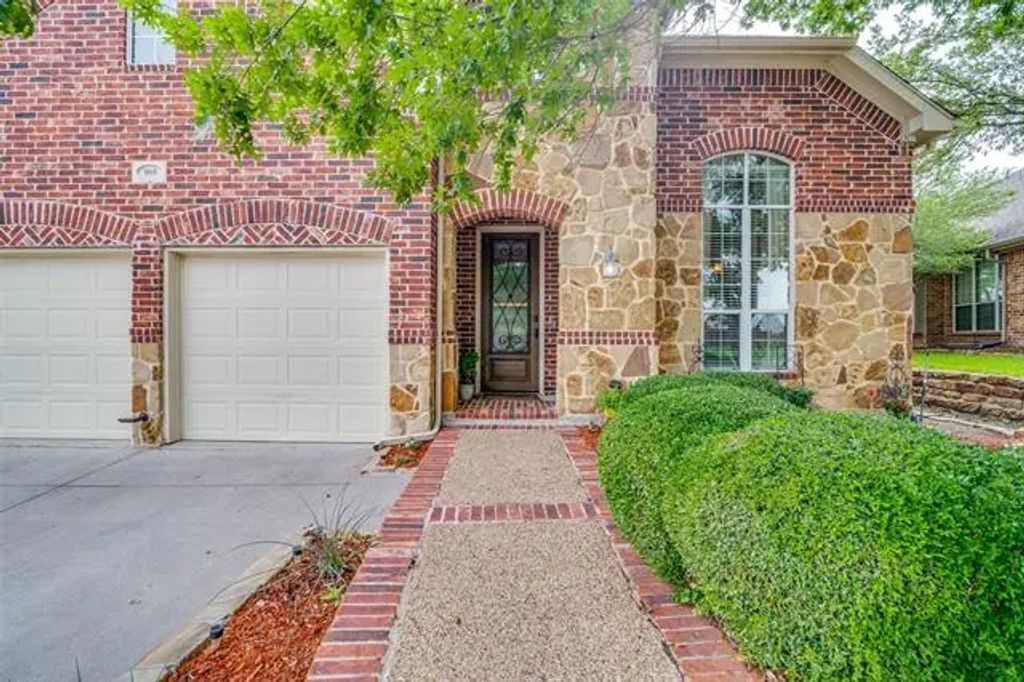105 Cassandra Drive, Forney