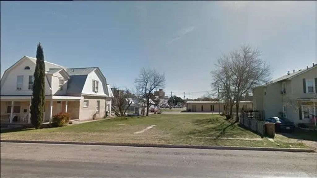 207 W 1st Street, San Angelo