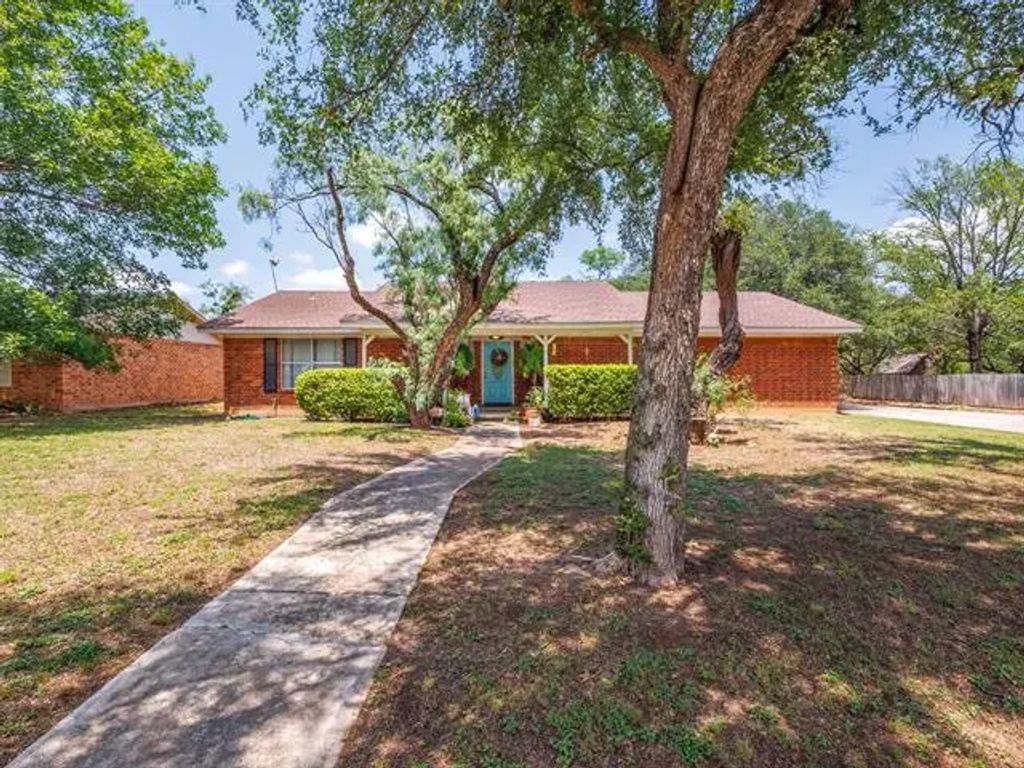 117 Mitsy Lane, Early