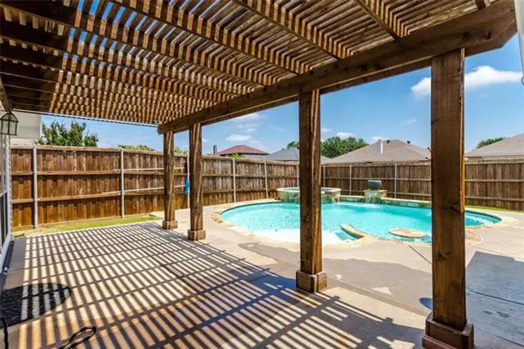432 Maplegrove Drive, Cedar Hill
