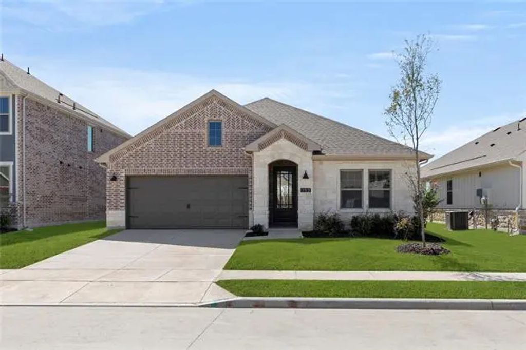 752 Waterhouse Lake Drive, Anna