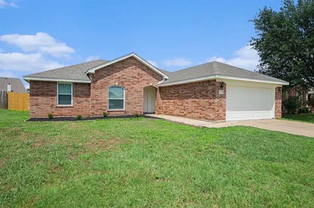 817 Wandering Court, Granbury