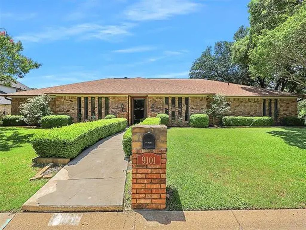9101 Westwood Shores Drive, Fort Worth