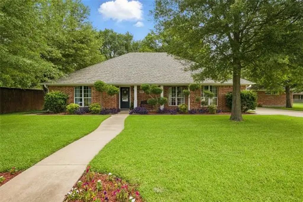 1704 Drake Drive, Commerce