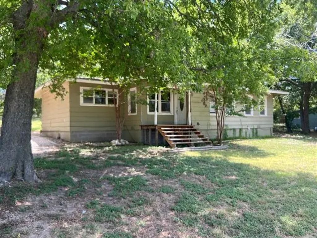 143 Brookshire Avenue, Azle