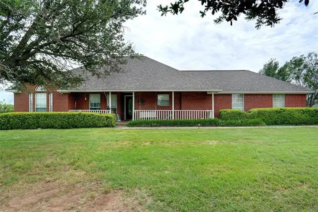 6813 Gregg Road, Krum