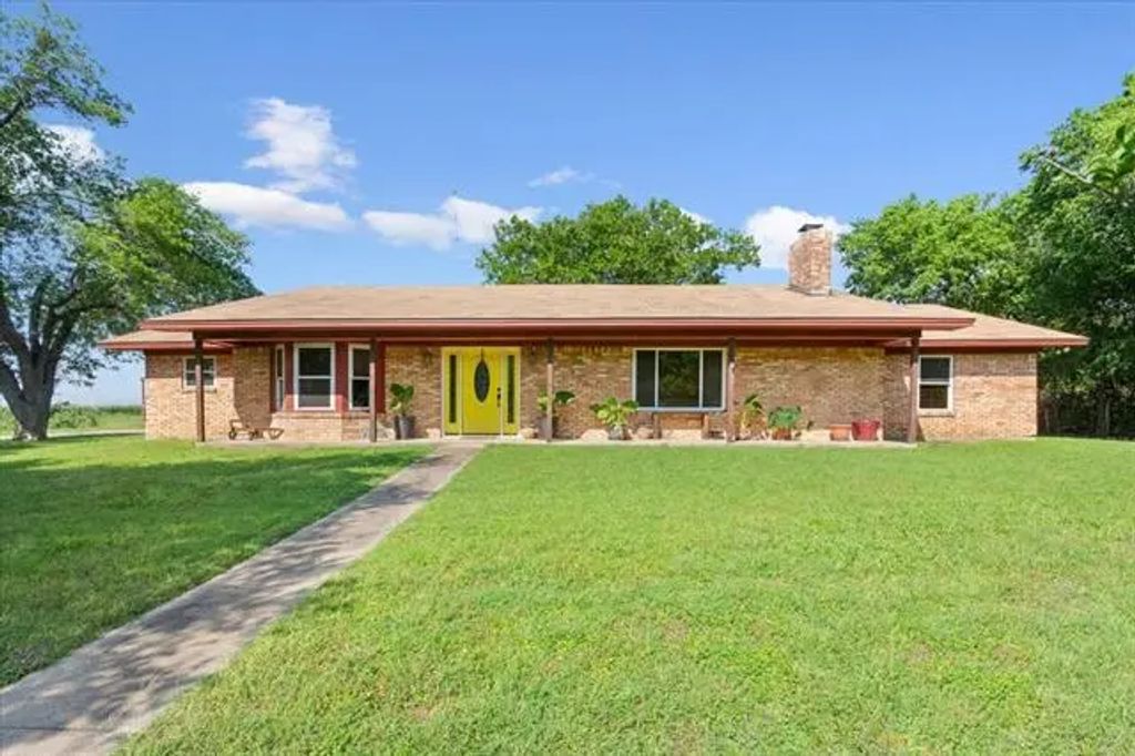221 County Road 157, Riesel