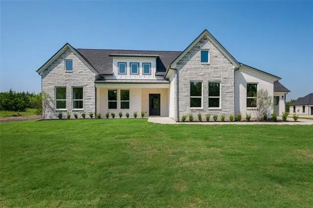 2300 County Road 1112, Farmersville