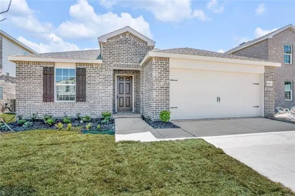 1061 Castroville Drive, Forney