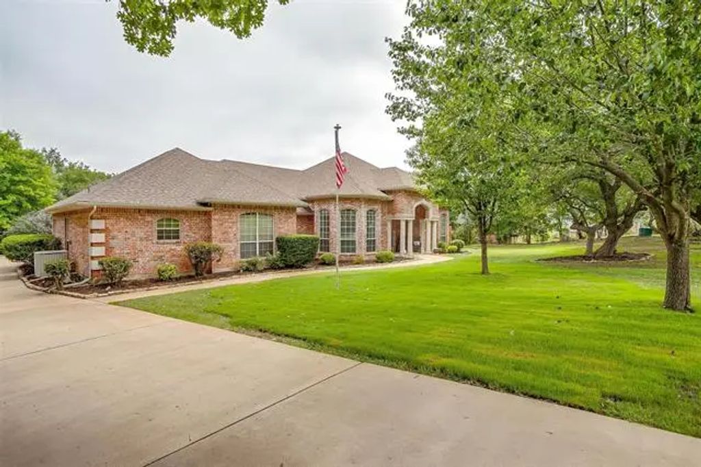 1717 Woodridge Court, Aledo