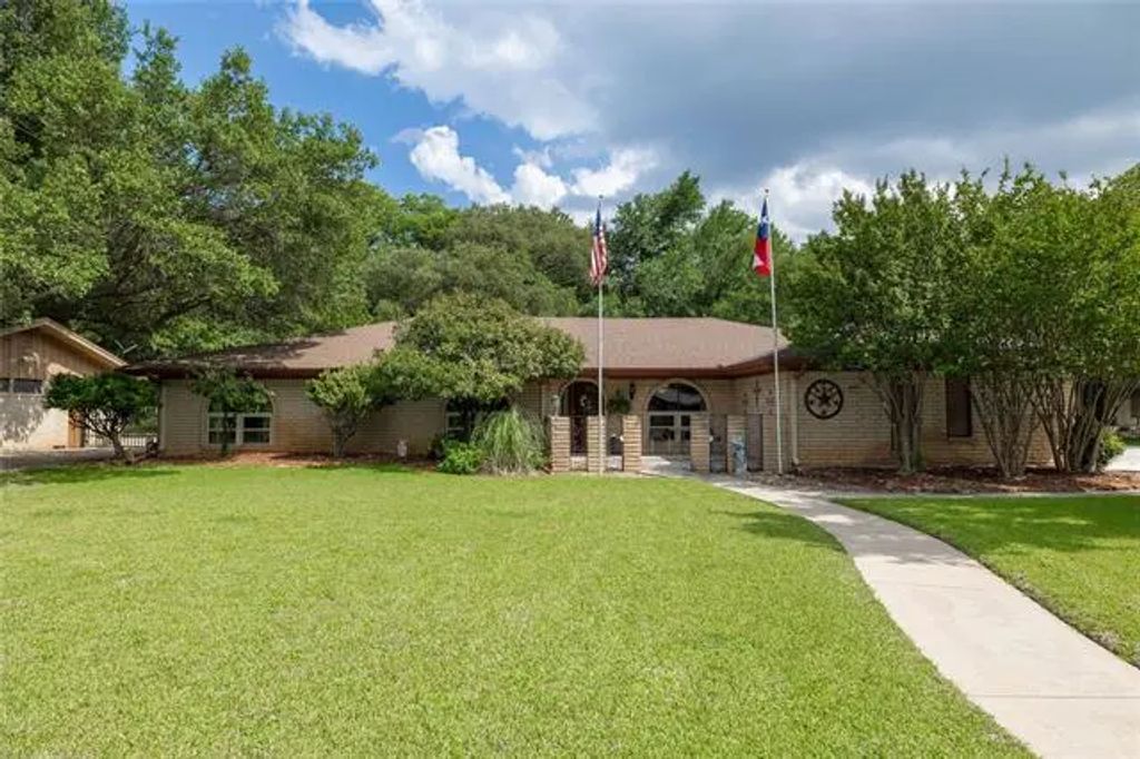 2514 Good Shepherd Drive, Brownwood