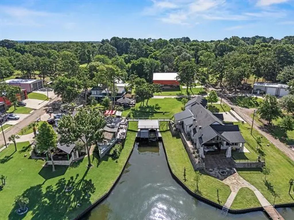 18250 Red Oak Drive, Mabank
