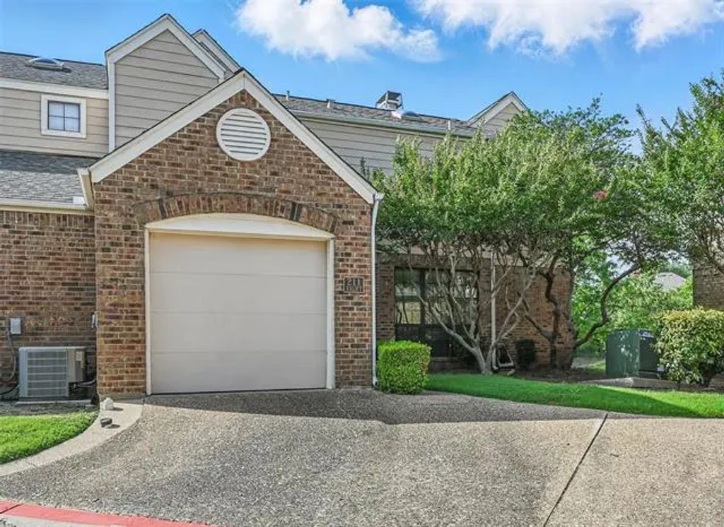 211 Cimarron Trail 8, Irving