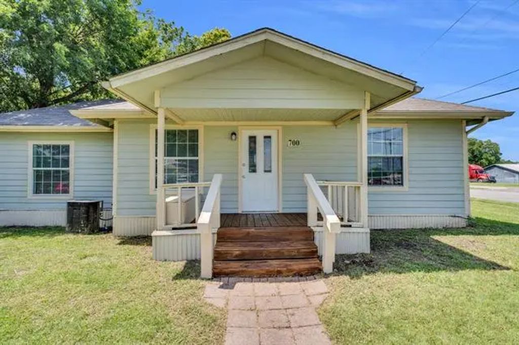 700 Ellis Street, Waxahachie