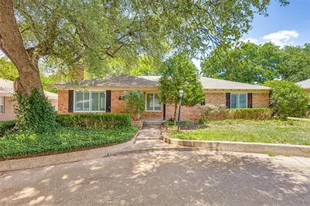 6823 Walnut Hill Lane, Dallas