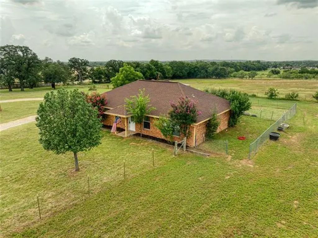 1300 Knob Road, Springtown