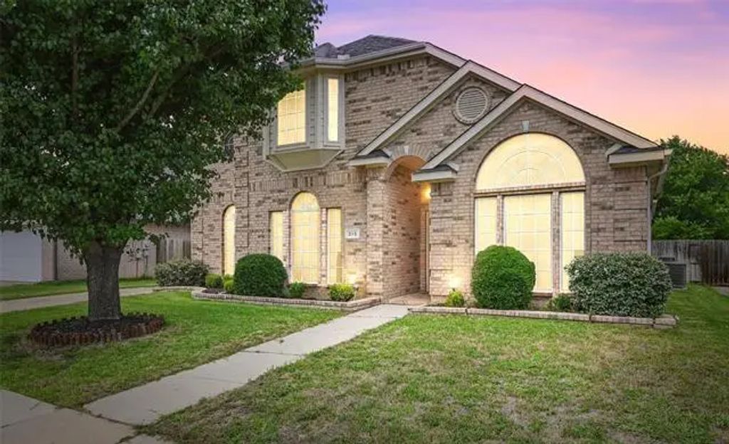 315 Hudson Falls Drive, Arlington