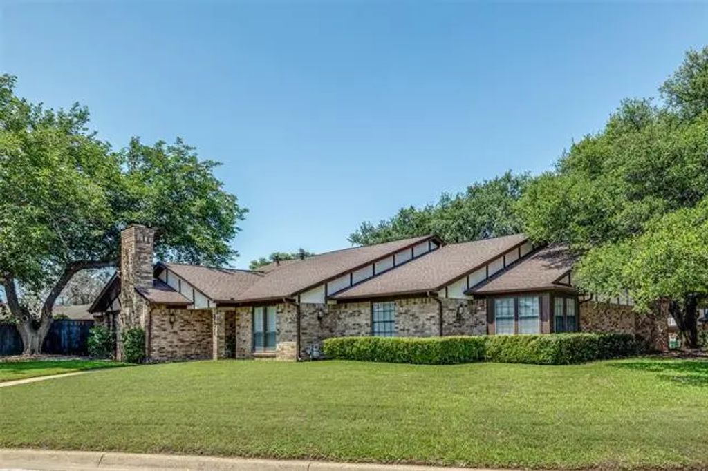 101 Circleview Drive S, Hurst