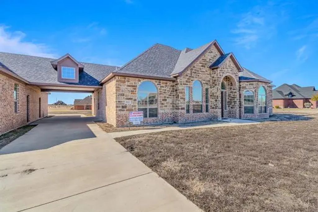 1022 Foolish Pleasure Drive, Terrell