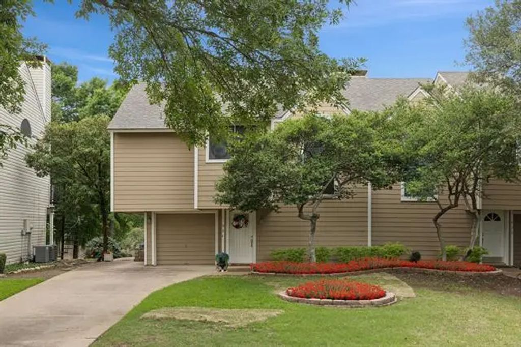 924 Canal Street, Irving