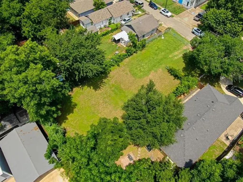 216 W Jerden Lane, Dallas