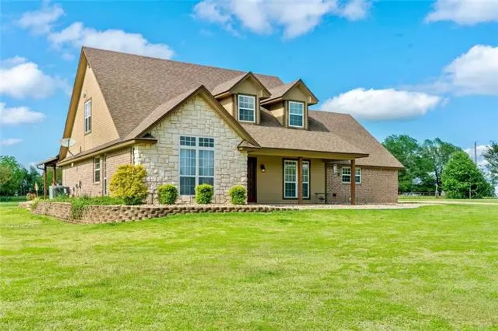 134 County Road 44000, Blossom