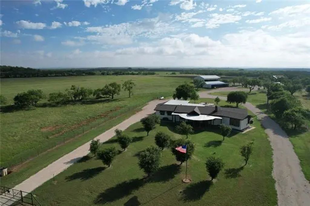 7409 Hwy 84, Lawn