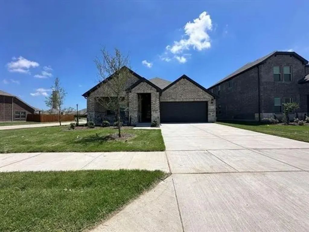 715 Buffalo Drive, Lowry Crossing