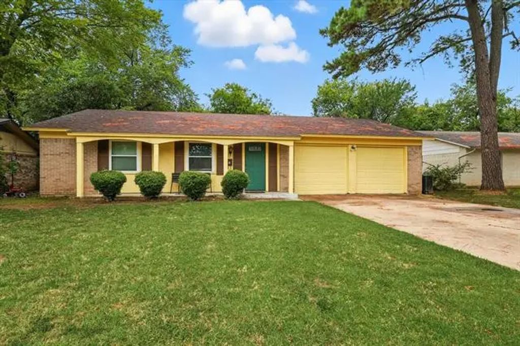 1001 N Ector Drive, Euless